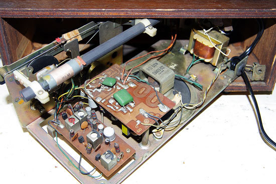 ◇レトロなSONYソリッドステートクロックラジオ「8RC-49」の修復修理