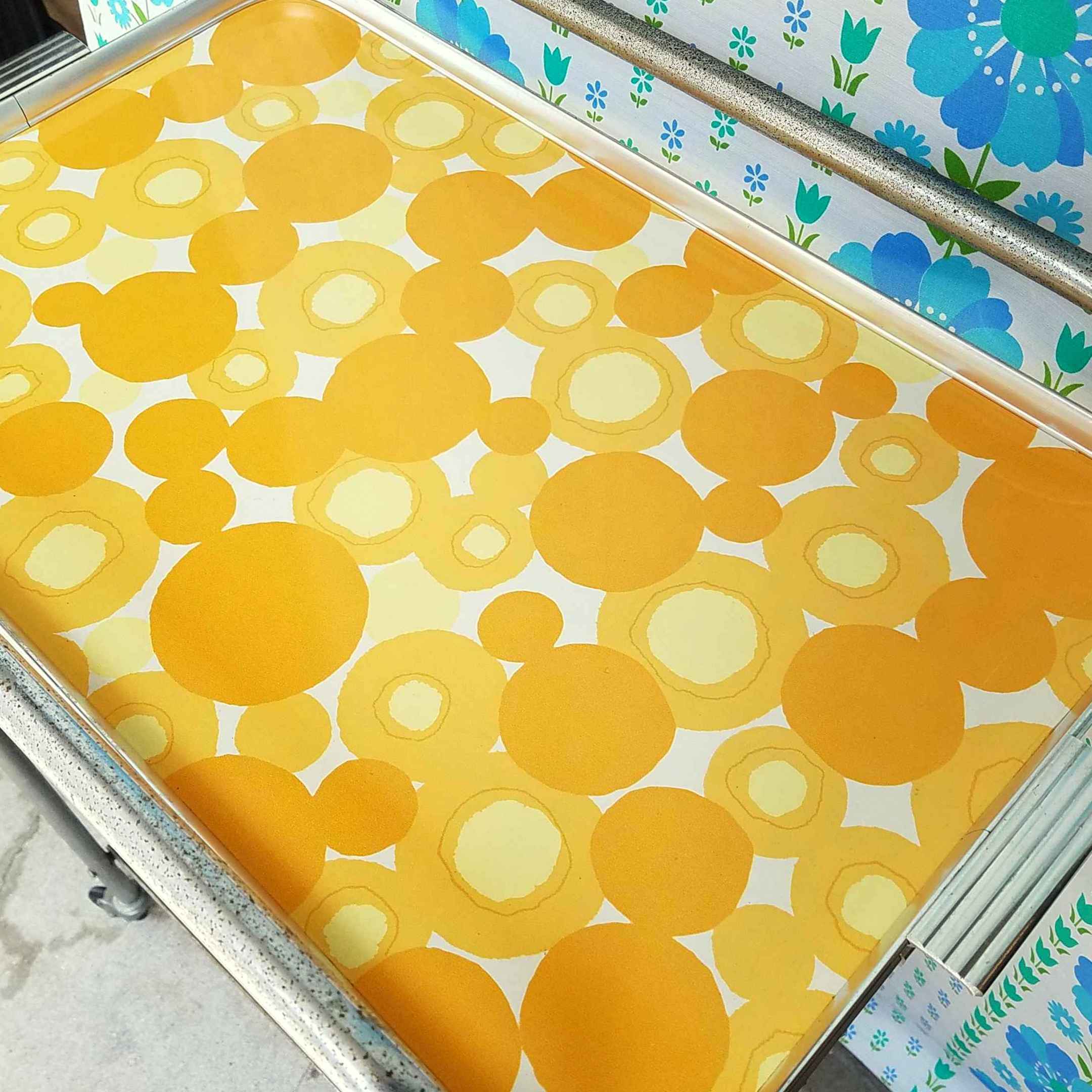 レトロポップなオレンジ色のキッチンワゴン - [Sold Out]過去の販売商品