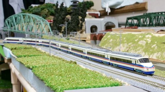 緊急入線】京成AE100形スカイライナー（マイクロエース） - ビスタ模型