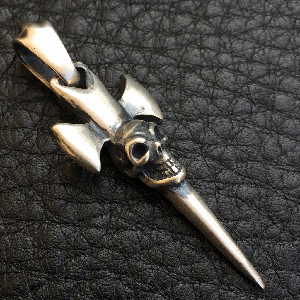 ガボラトリーのペンダント, クォーター サイズ シングル スカル ダガー