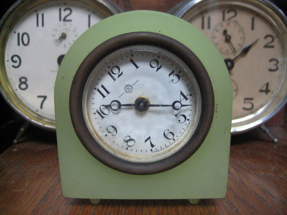 置時計 精工舎 機械式 手巻ウランガラス ブルーガラス 稼働品 欠け