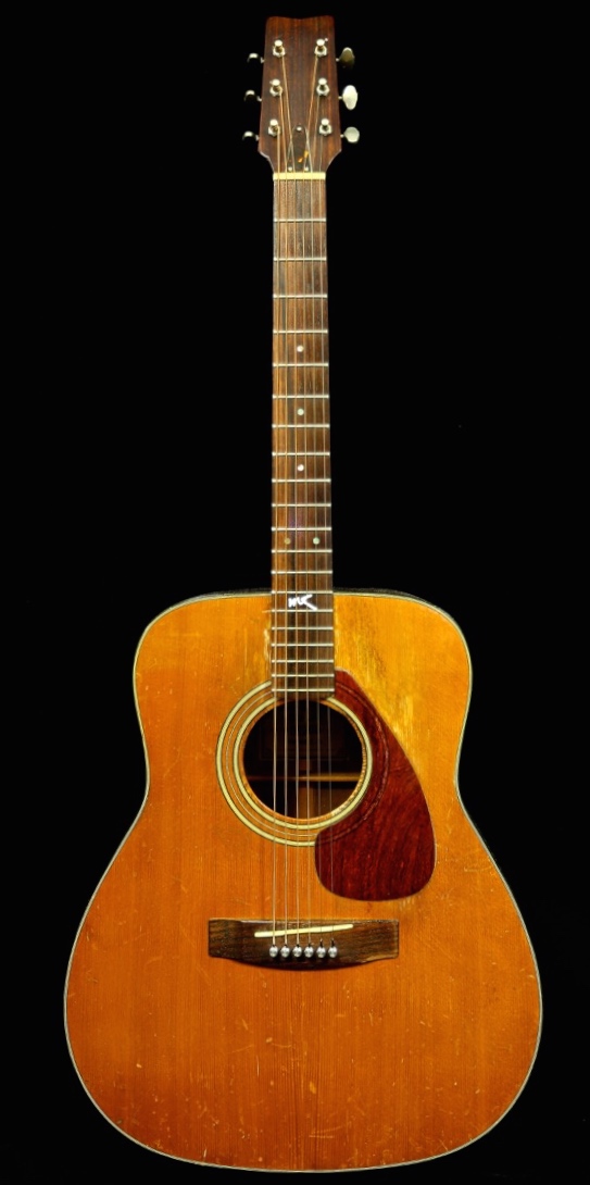 □ 2019年11月26日 YAMAHA FG-251 試奏チェック始めました。トラス