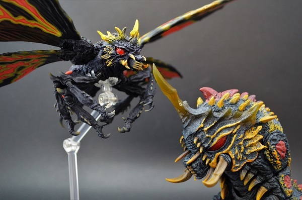 S.H.MonsterArts バトラ（成虫）＆バトラ（幼虫） Special Color Ver