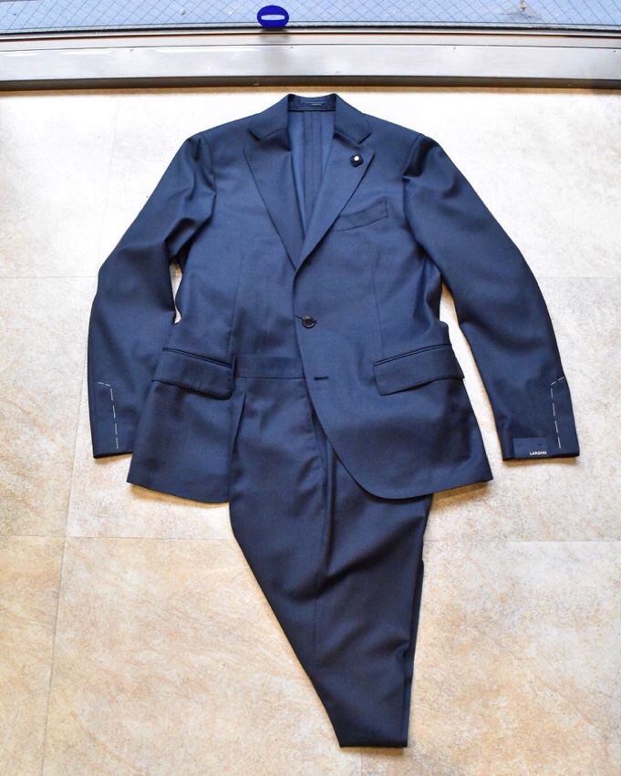 LARDINI ネイビーソラーロ・スーツ。 | Brook baybrook