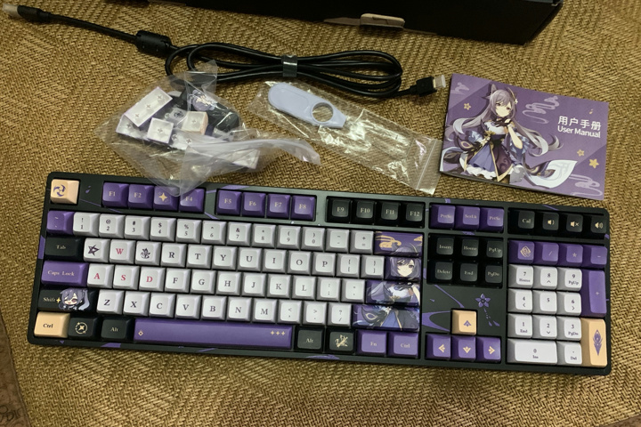 原神の公式ストアで売っている”刻晴”のメカニカルキーボード、キー