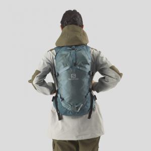 ユニークなデザインで街使いでもクールに担げるスノーリュック