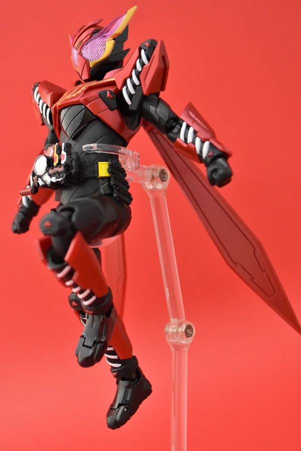 S.H.Figuarts 仮面ライダービルド ラビットラビットフォーム | 魂の玩具箱