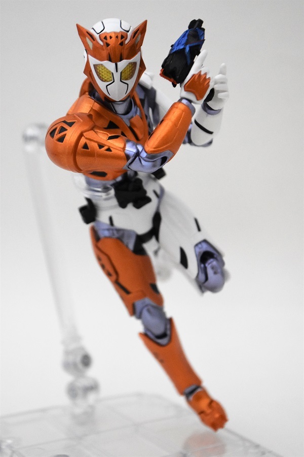 S.H.Figuarts 仮面ライダーバルキリー ラッシングチーター | 魂の玩具箱