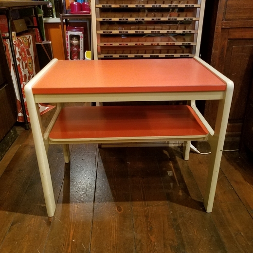 昭和レトロなオレンジ色のサイドテーブル - [Sold Out]過去の販売商品
