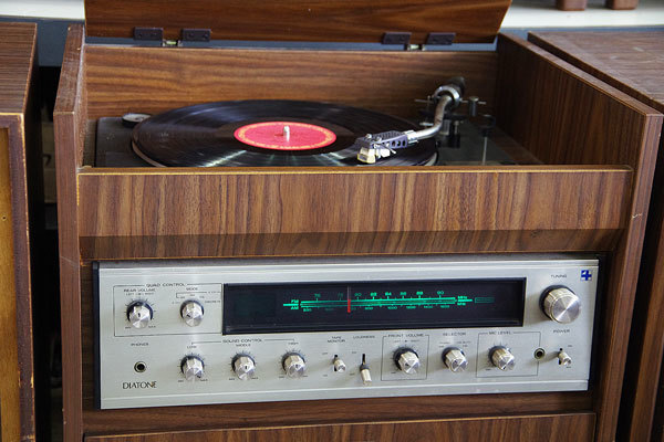 ◇希少な三菱ダイヤトーン4CHセパレートステレオ「DSS-S64D」の修復