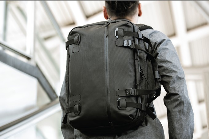 BLACK EMBERが東京にインスパイアされて開発した収納力抜群の3WAY