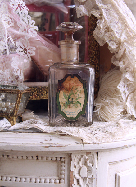 鈴蘭ラベルのパフュームボトル | Ô BEL INVENTAIRE