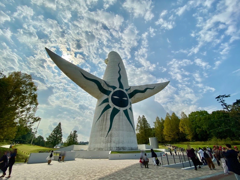 実は太陽の塔は「あるもの」を見つめていた!?その瞳の先にある今は亡き