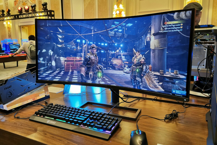 MSI、世界初を謳う曲率1000Rのウルトラワイドゲーミングモニター