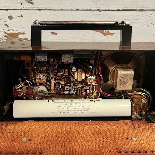 昭和レトロなポータブルラジオ SONY TFM-9200 - [Sold Out]過去の販売商品