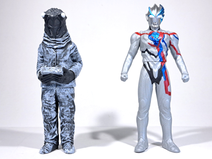 ウルトラマンブレーザーの限定ソフビが到着！（セミ人間 オトノホシver