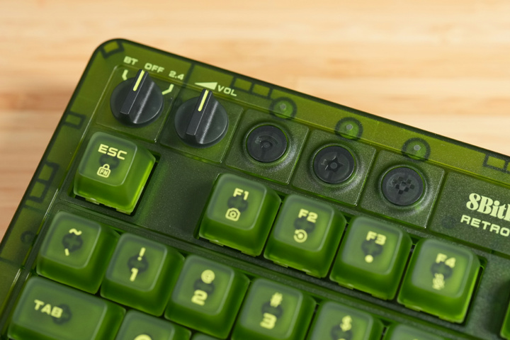 8BitDo Retro 87 Mechanical Keyboard - Xbox Edition』画像など