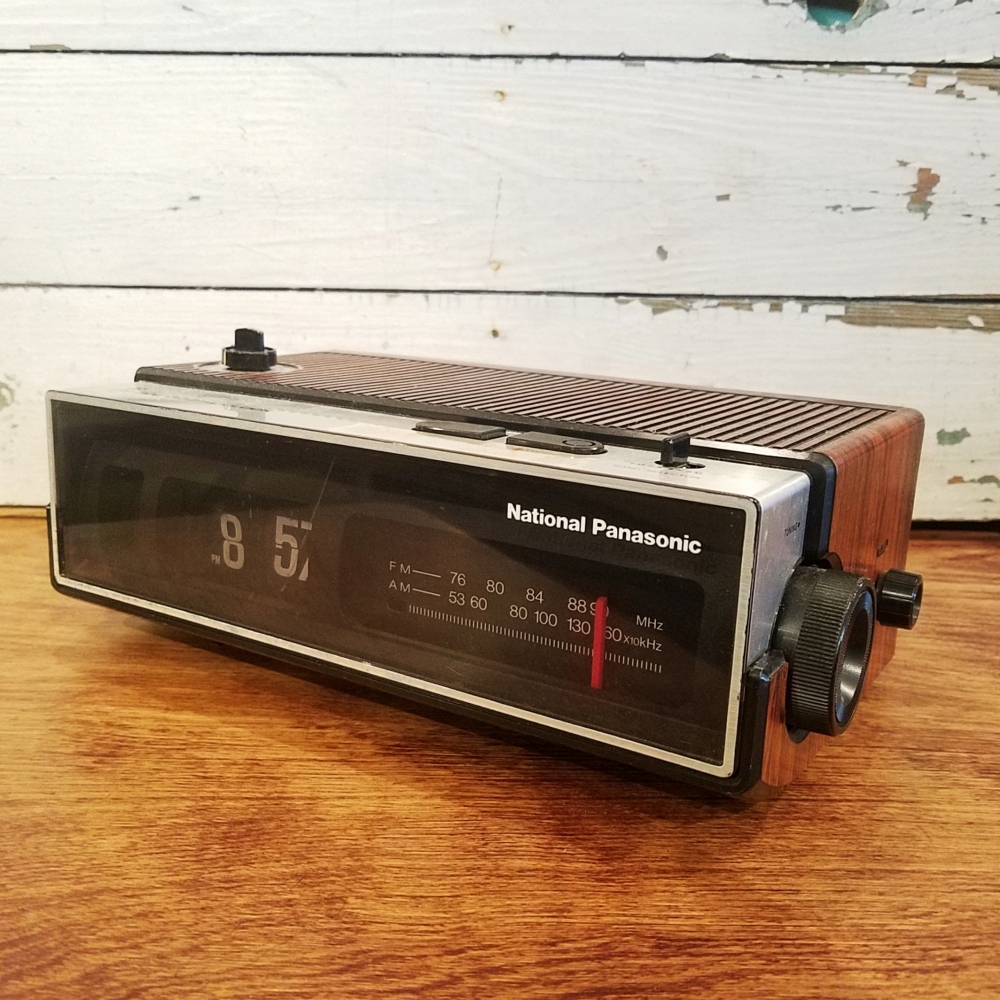 昭和レトロ ナショナルの2バンドラジオ付きパタパタ時計（木目調