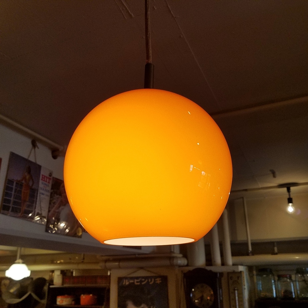昭和レトロ オレンジ色のガラスシェード・ペンダントライト - [Sold