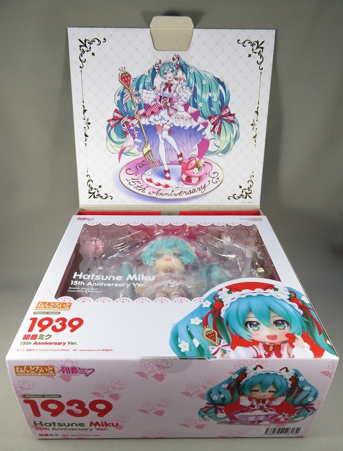 玩具レビュー ねんどろいど 初音ミク 15th Anniversary Ver. - 金の