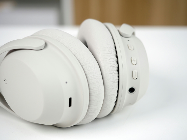 final、ナンバリング的には下位モデルでもアップグレードを謳うANC搭載