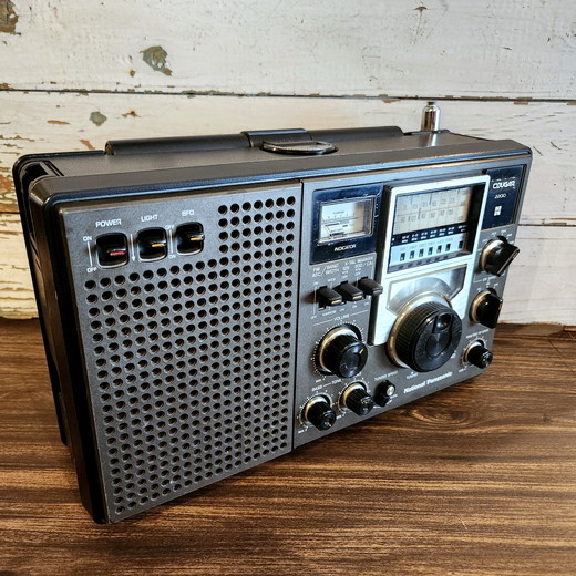 昭和レトロなBCLラジオの名機 ナショナル『クーガー2200』 - [Sold Out