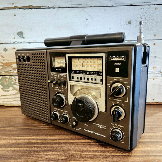 昭和レトロなBCLラジオの名機 ナショナル『クーガー2200』 - [Sold Out