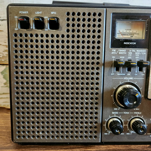 昭和レトロなBCLラジオの名機 ナショナル『クーガー2200』 - [Sold Out