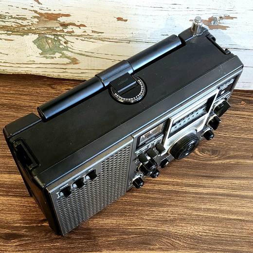 昭和レトロなBCLラジオの名機 ナショナル『クーガー2200』 - [Sold Out