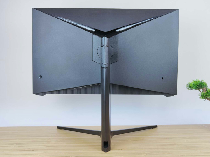 INNOCN、低価格でHDMI 2.1対応も特徴とする27インチ VA WQHD 240Hz