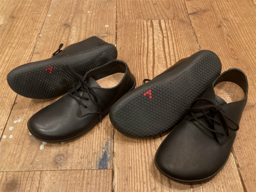 スーツでの仕事もアフターもこれ一足で毎日ベアフット感覚を磨けるビボ