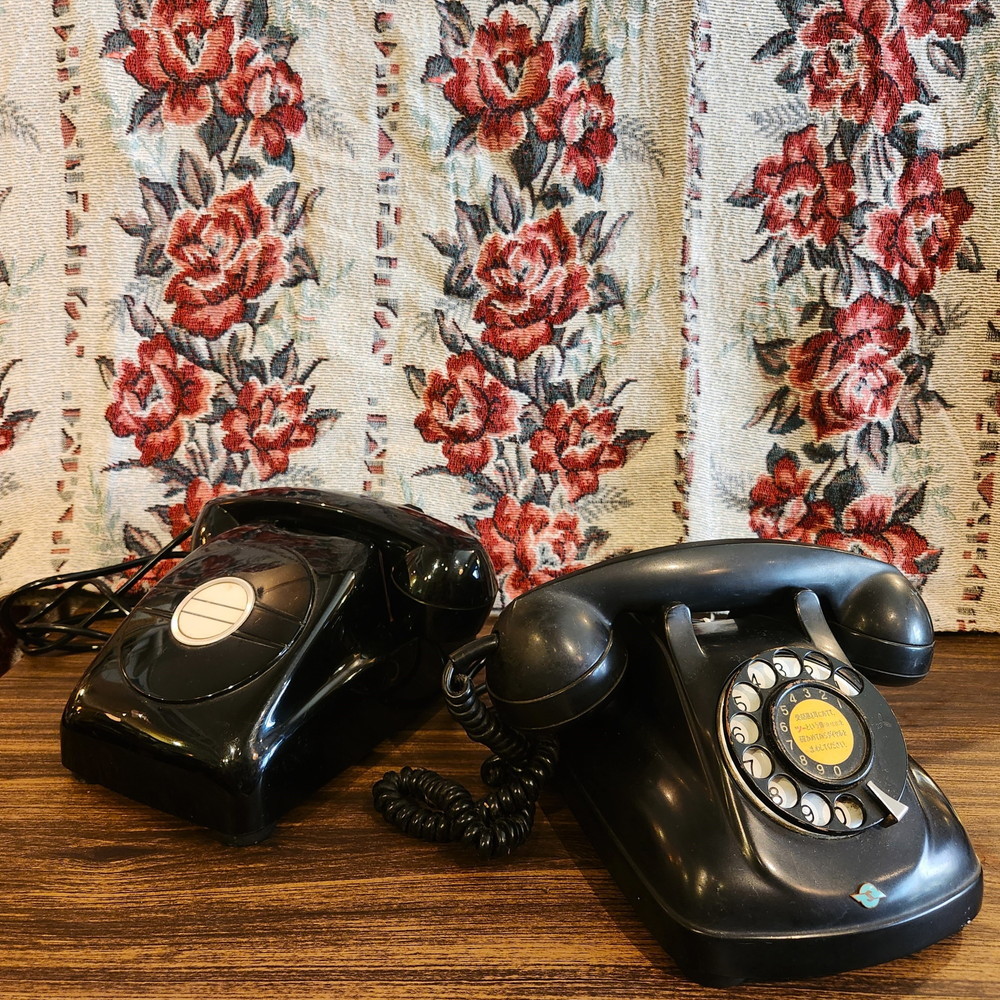 昭和レトロな黒電話 4号A電話機(だるま)＆650-C内線用電話機 - [Sold