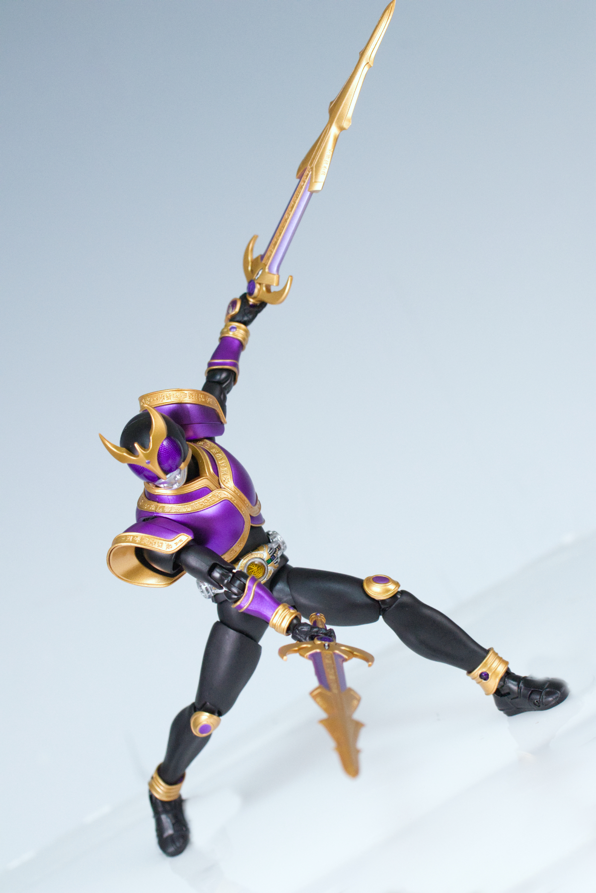 S.H.Figuarts 真骨彫製法 仮面ライダークウガライジングタイタン ミニ