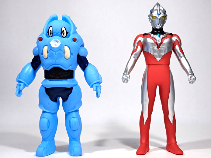 ウルトラマンアークの新作ソフビを購入！（ユピーザロボット） - 大