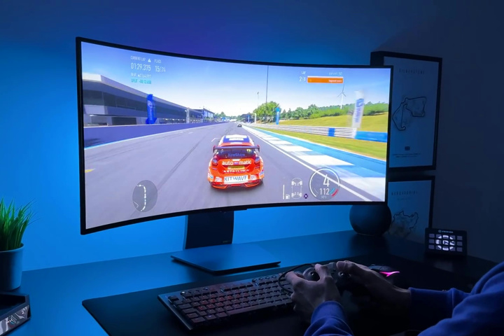 LG、日本発売が決まった世界初の39インチ OLEDパネル UWQHD 240Hz