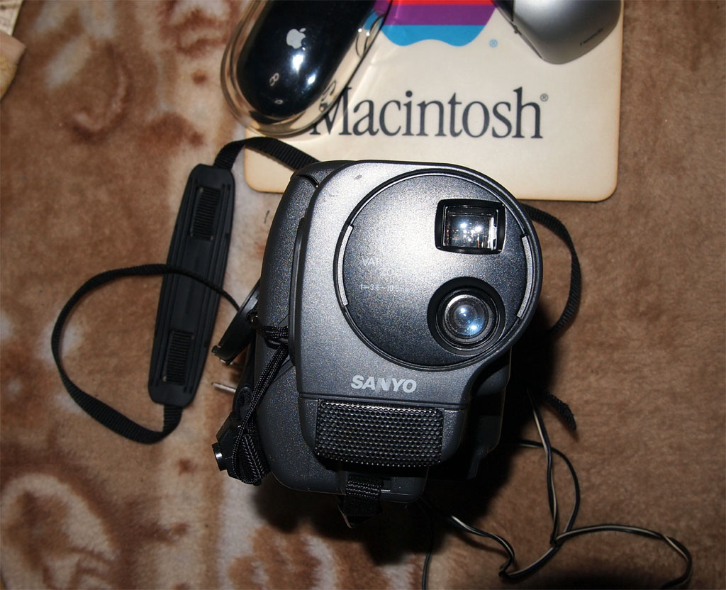 SANYO 8mmVIDEO CAMERA Point Shooter VM-PS102 | 電気的懐古趣味