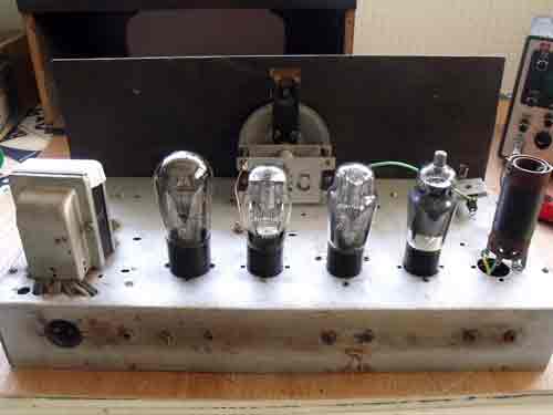 ◇80年前の国産「並四ラジオ受信機」真空管式4球ラジオ「テレビアン