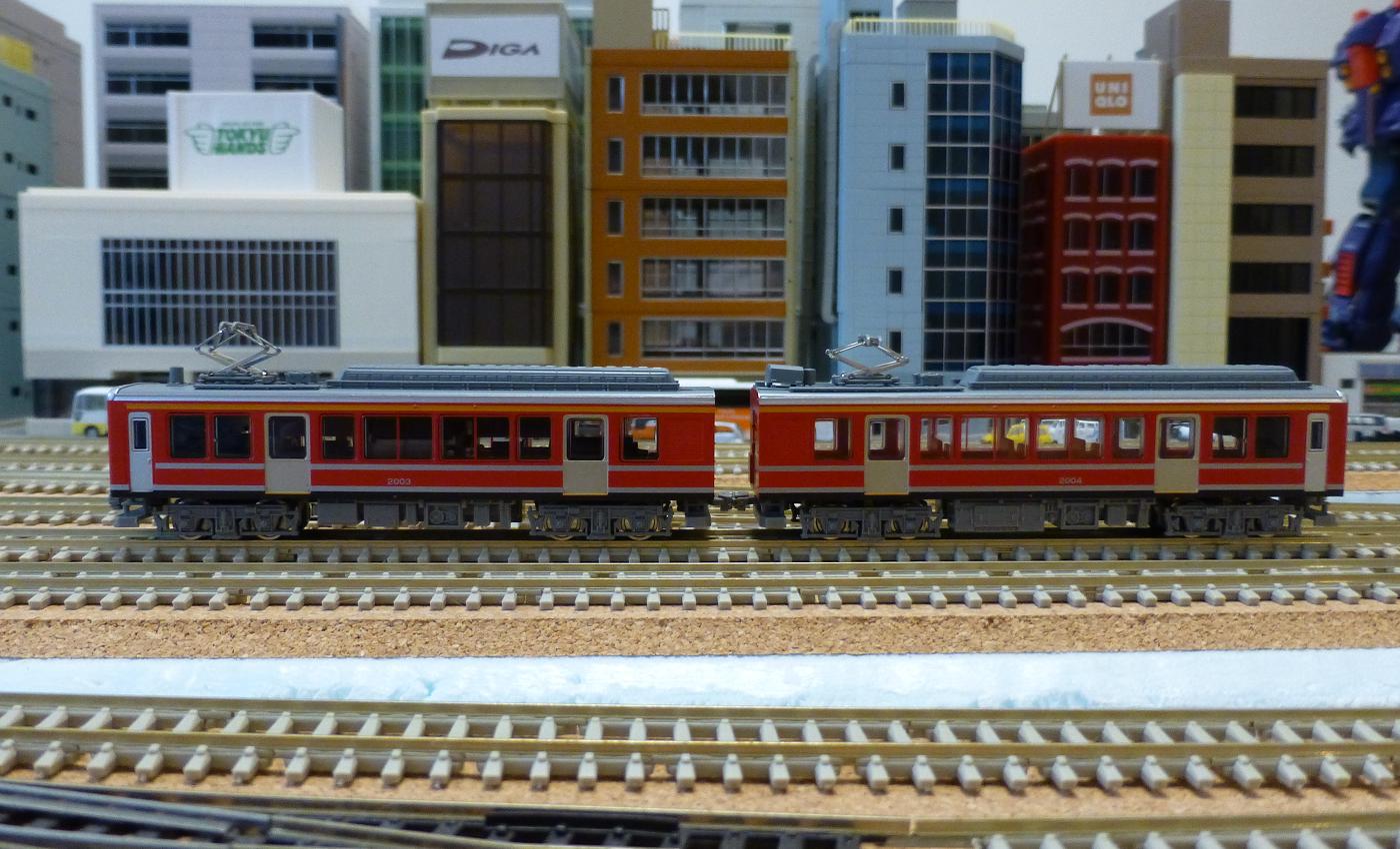 MODEMO 箱根登山鉄道2000形レーティッシュ塗装入線 | 川崎駅