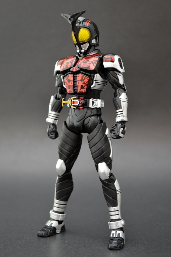 S.H.Figuarts（真骨彫製法） 仮面ライダーダークカブト ライダー