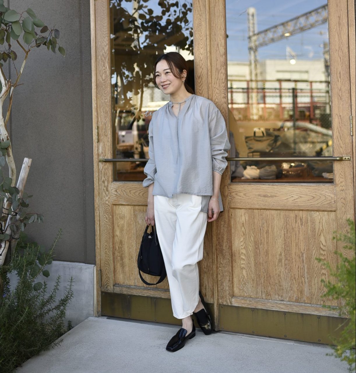 柔らかな透け感、リボンギャザーブラウス – OURHOME