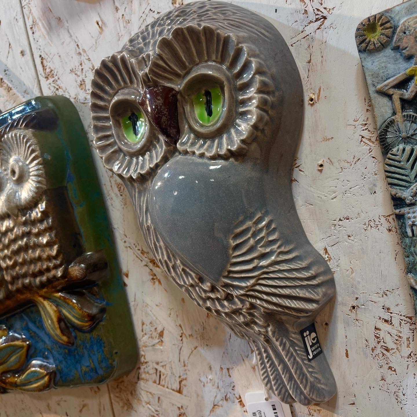 スウェーデンJie Gantoftaのフクロウ陶板。大きな目と愛らしいフォルム