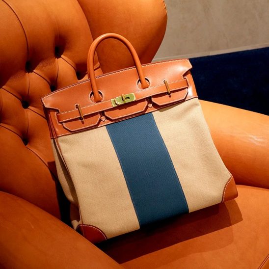 エルメス オータクロアフラッグ40のフォーブ×ブルーを連れて小さな冒険