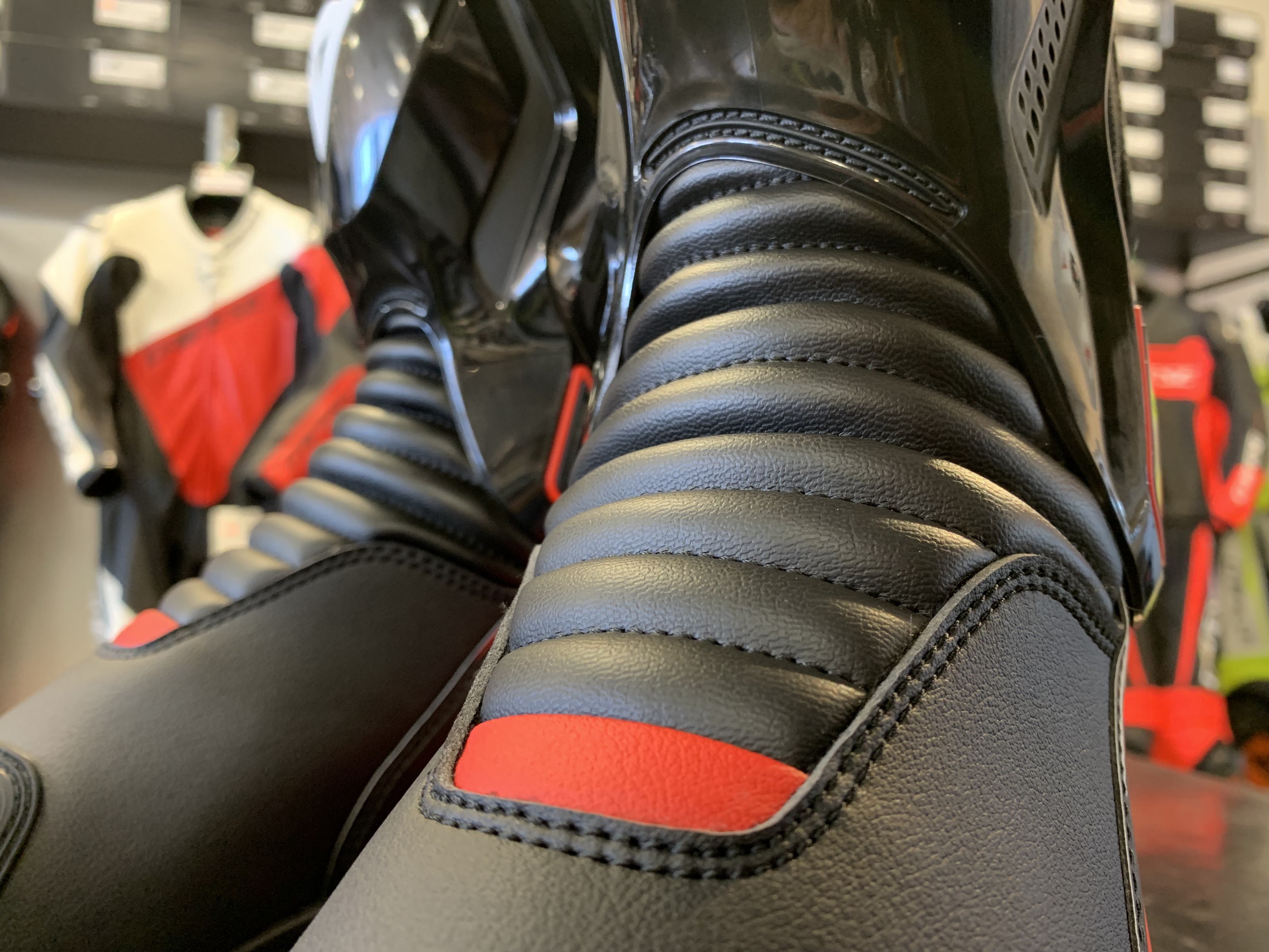 ロングセラーのブーツ【NEXUS】が 国旗のデザインを纏って新登場。