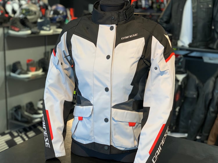 女性ライダーにおすすめの秋冬ジャケットのご紹介