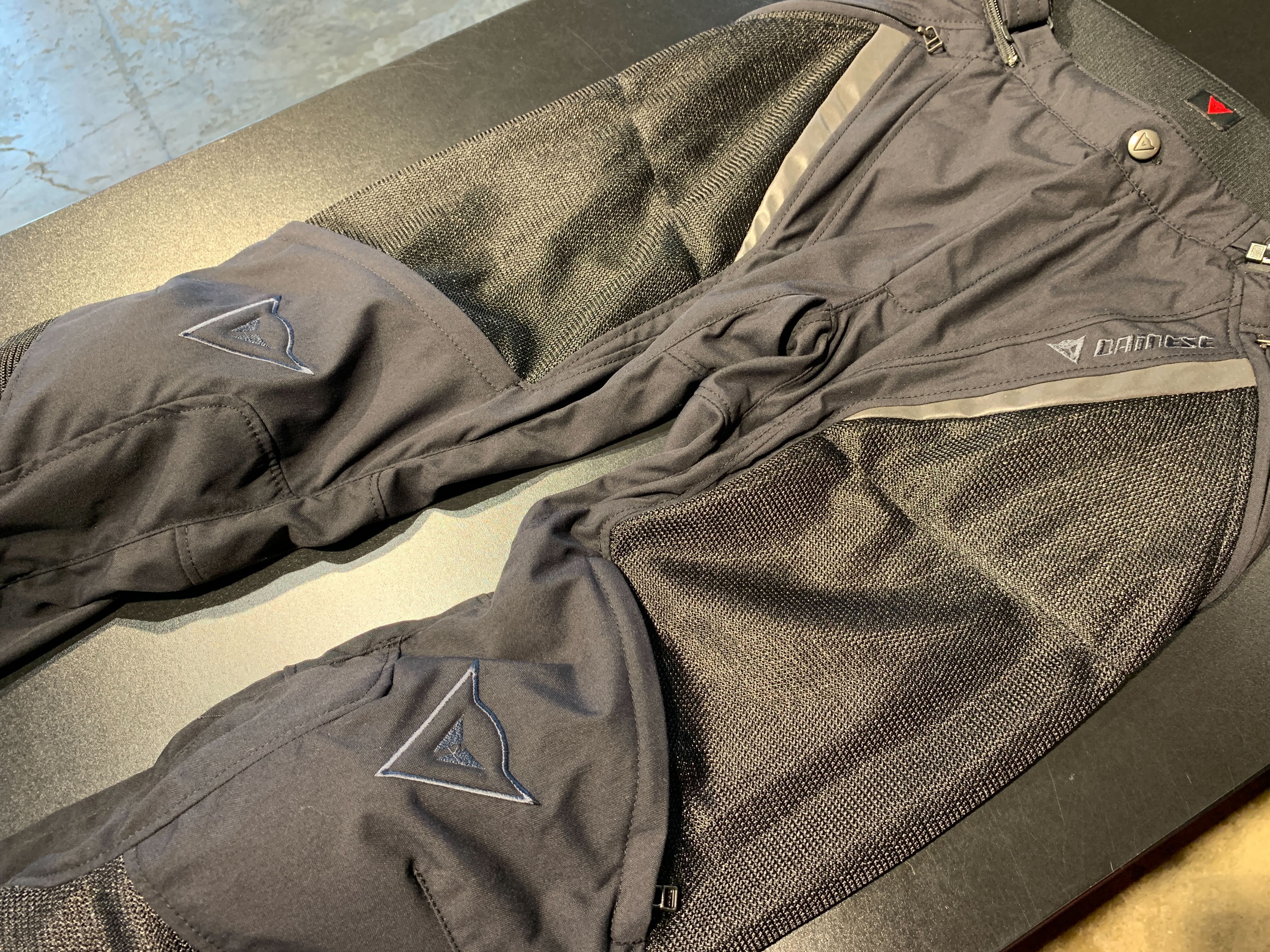 夏はやっぱりメッシュパンツでしょ！』という方にオススメのダイネーゼ