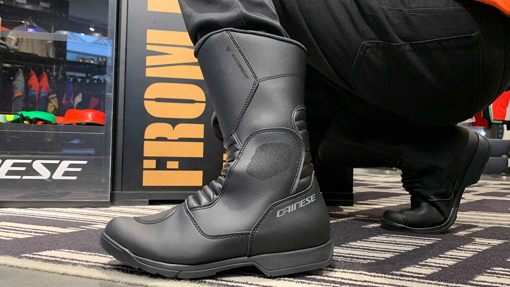 軽さと操作性を両立したツーリングブーツ”BLIZZARD D-WP BOOTS”をご紹介