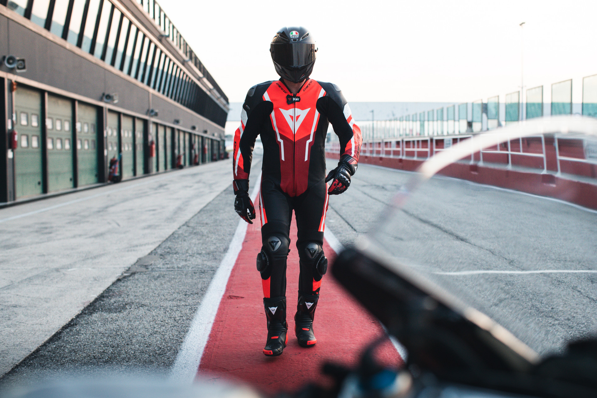 MISANO 3 D-air LEATHER SUITは革新に満ちています！