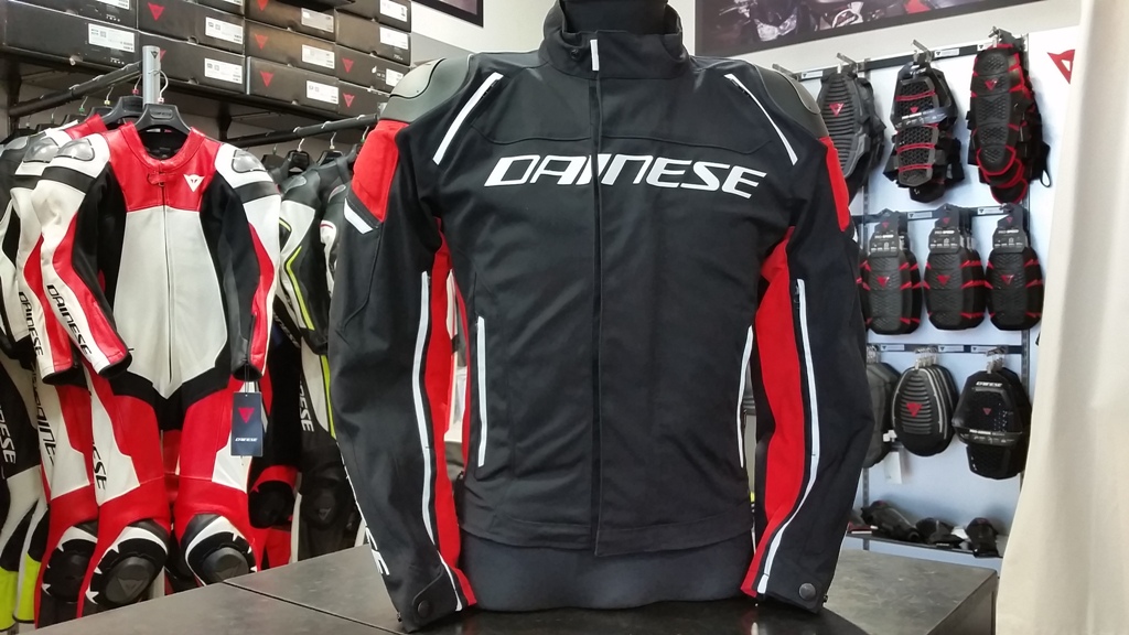 ウインタージャケットもカッコ良くレーシーに『RACING 3 D-DRY® JACKET』