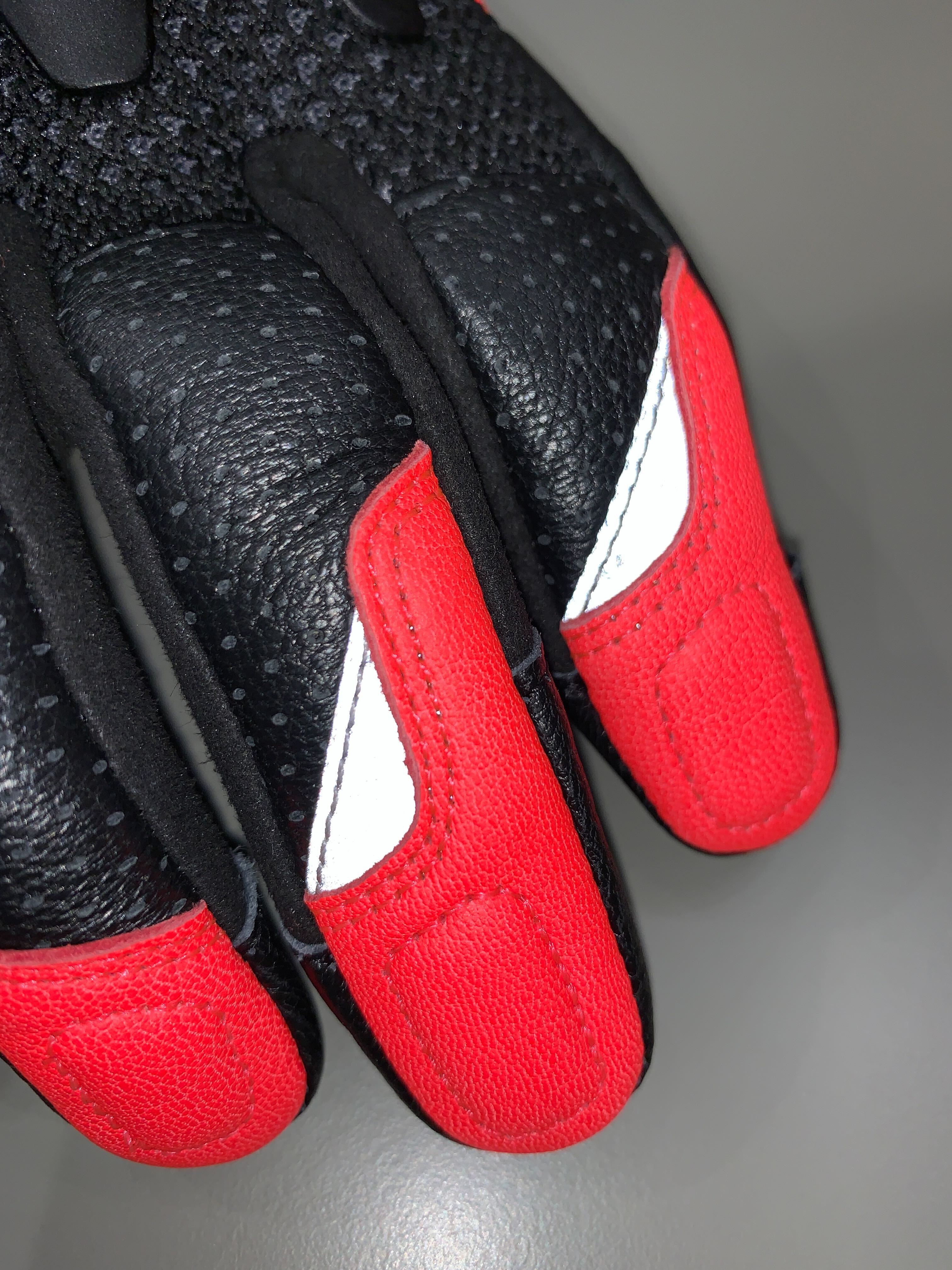 人気のレザーグローブがモデルチェンジして登場