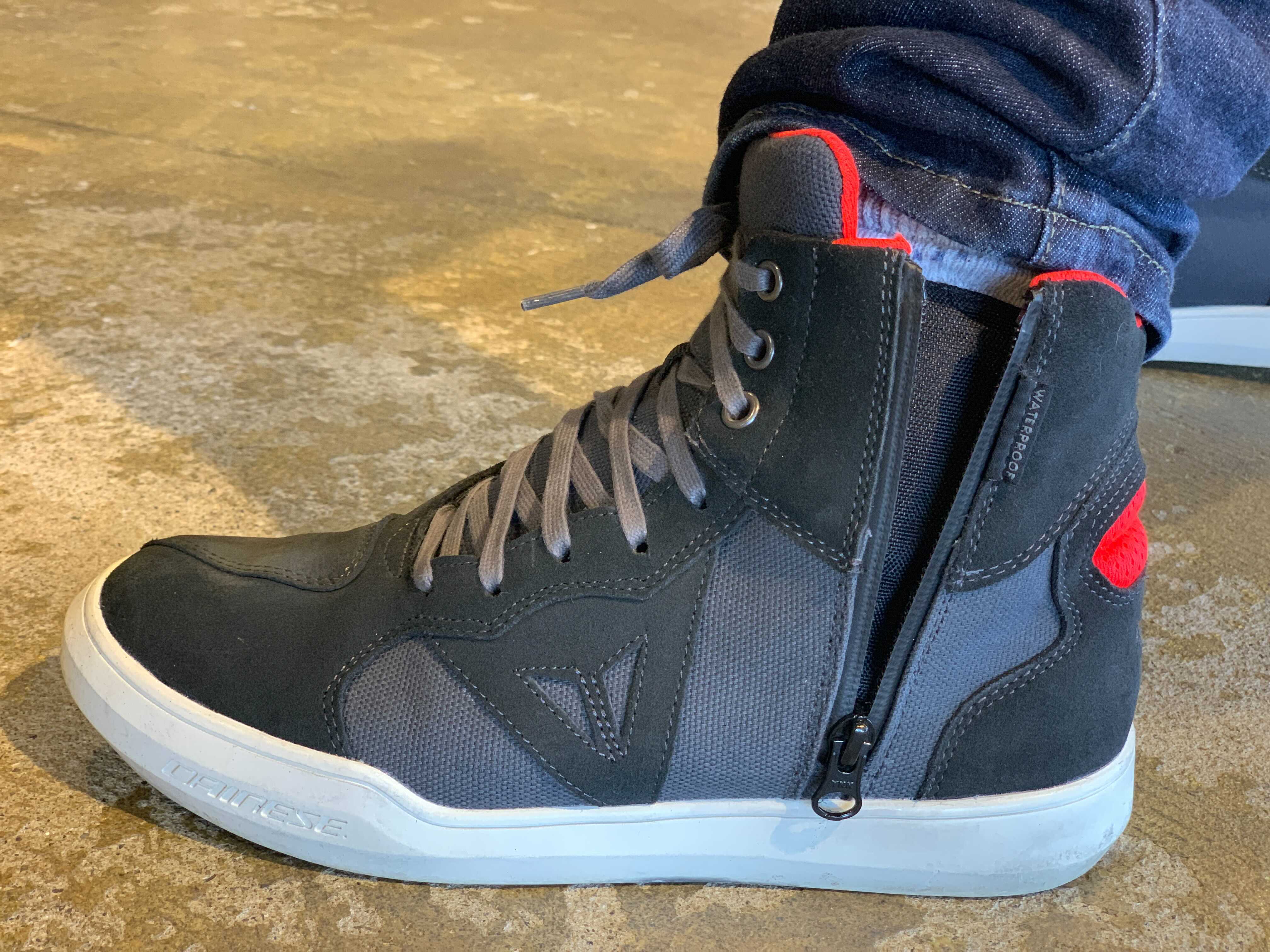 スタッフのこれ買っちゃいました！大人気のサイドファスナー付きシューズ編